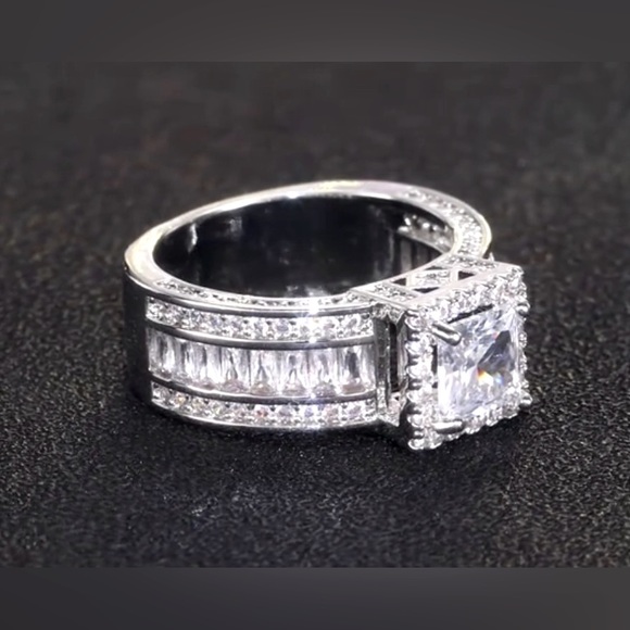 Exquisite Square Stone-4 Prong Diamond Zircon with Halo setting, New - Picture 4 of 6